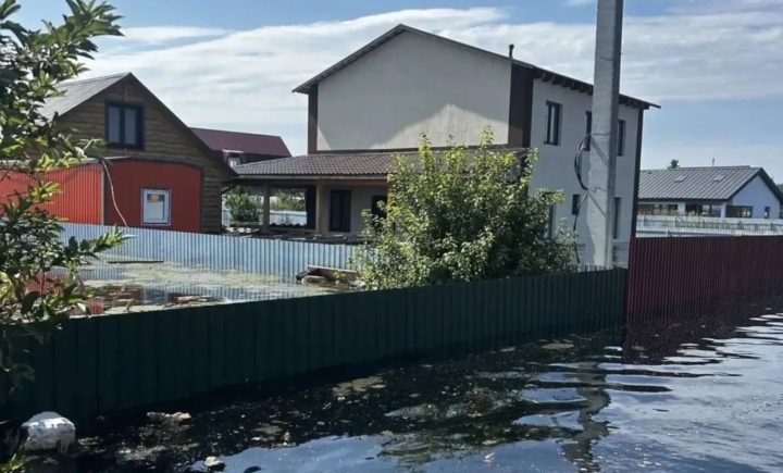Добровольцы Национального центра помощи в Тюменской области ПСО «РегионСпас» продолжают помогать пострадавшим от паводка в области