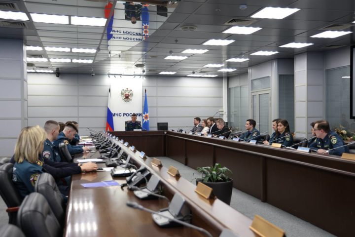 Руководитель департамента Национального центра помощи выступил на заседании Молодёжного совета МЧС России
